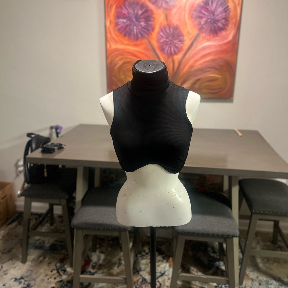 SHEIN Black Sleeveless Crop Top